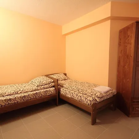 Lyaskovo Pensión 3*