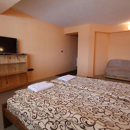 Lyaskovo Pensión 3*